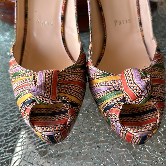 BEAUTIFUL CHRISTIAN LOUBOUTIN SILK FABRIC STILETTOS, 39.  GUC - Picture 2 of 11